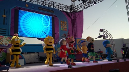 Los personajes de Clan TV en el escenario de "La Pérgola"