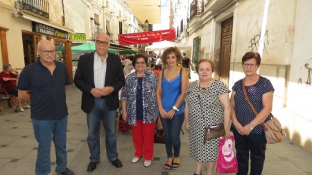Julián Nieva y Beatriz Labián, junto a representantes de las asociaciones organizadoras de la Muestra