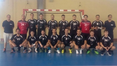 Plantel del BM Manzanares en la cancha del Montequinto