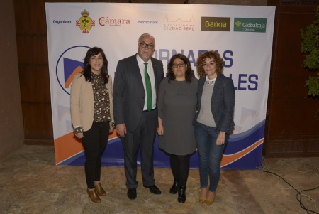 De la Fuente con Julián Nieva, Cristina Cancho y Beatriz Labián