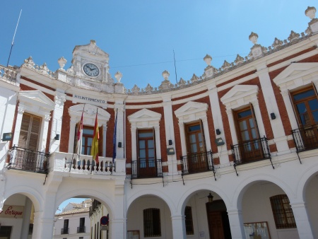 Fachada principal del Ayuntamiento de Manzanares
