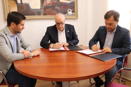 Nieva y Rodríguez firman el convenio de colaboración 