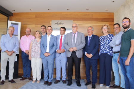 Visita del consejero de Agricultura a Bodegas Yuntero