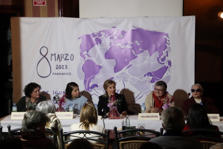 Mesa redonda mujeres mayores e igualdad