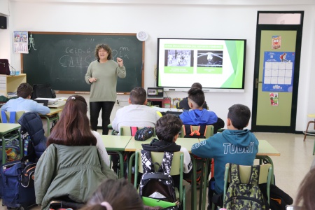 Marisol Camuñas durante un taller de igualdad en el colegio Tierno Galván