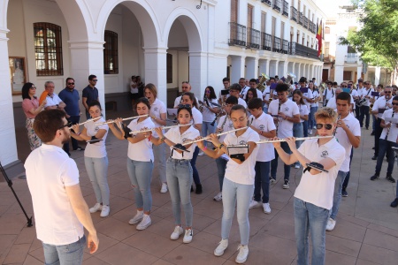 Dianas de la banda ante el Ayuntamiento de Manzanares