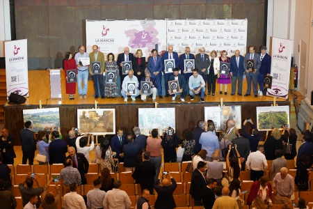 Foto de todos los galardonados por el CRDO La Mancha