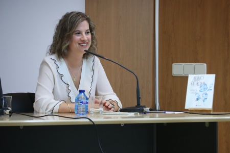 Presentación de 'Abajo canta el agua' de África Crespo