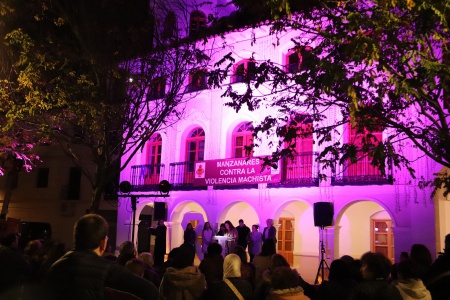 Acto homenaje a las víctimas de violencia de género 25N 2024