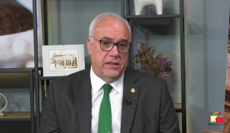 Momento de la entrevista en la televisión municipal