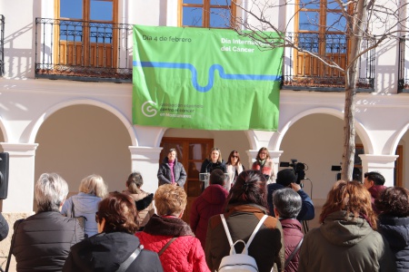 Acto celebrado en la plaza de la Constitución de Manzanares en el Día Mundial contra el Cáncer