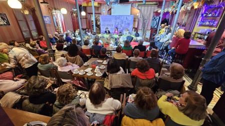 La mesa redonda sobre la salud de las mujeres llenó La Bota de Oro