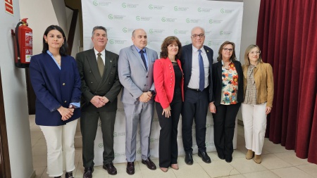 Organizadores y autoridades junto al alcalde de Manzanares