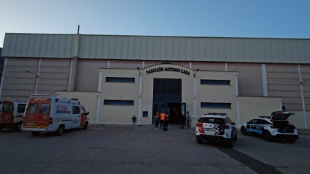 Exterior del pabellón Antonio Caba en la noche del lunes