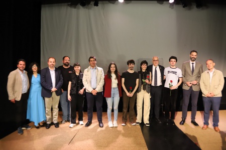 Estreno de Bajo la tierra que pisamos en Manzanares