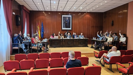 Momento en el que el Grupo Socialista y el edil no adscrito aprueban los anteproyectos de obra y el estudio de viabilidad