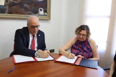Firma convenio Ayuntamiento y Cruz Roja (julio 2025)