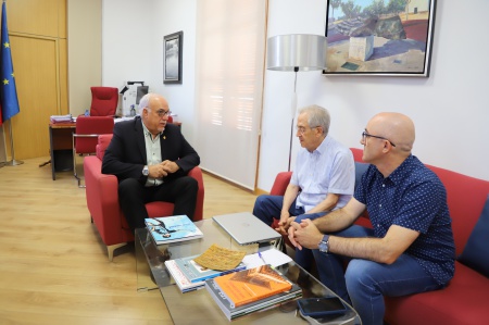 Nieva junto a Román Orozco y Díaz Portales
