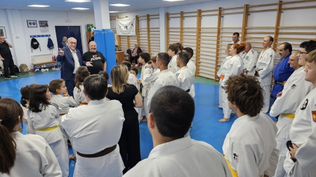 Saludo del alcalde al alumnado de la Escuela y Club de Judo