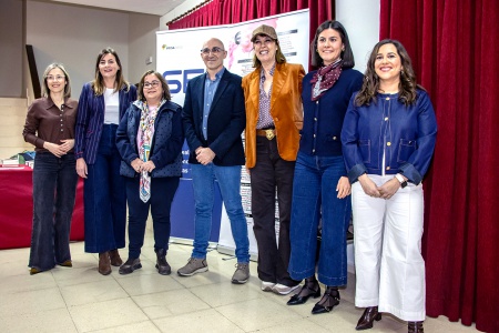 Mabel Lozano junto a miembros de la EC y a las autoridades asistentes
