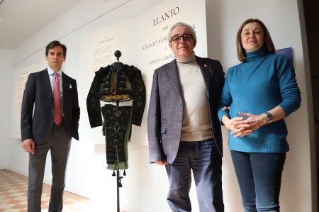 Juan Ortega visita el Archivo-Museo Sánchez Mejías y dona su vestido de 2022 a la peña taurina Juan Ortega visita el Archivo-Museo Sánchez Mejías y dona su vestido de 2022 a la peña taurina
