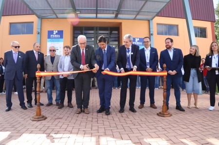 Corte de cinta inaugural a cargo del vicepresidente segundo del gobierno regional