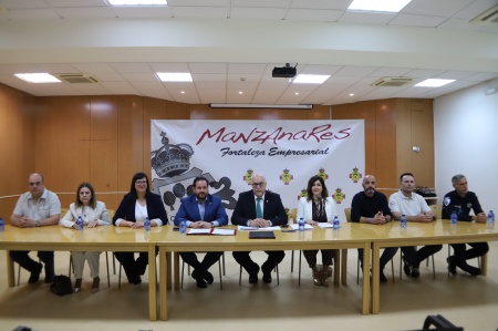 Representantes del Equipo de Gobierno y de los sindicatos negociadores del Acuerdo Marco
