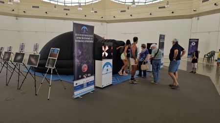 El planetario móvil de Astroinmersión se instaló en el pabellón de Fercam