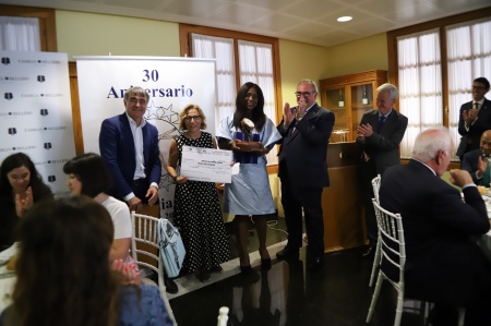 Entrega del premio de Tertulia XV a Amigos de Sierra Leona Entrega del premio de Tertulia XV a Amigos de Sierra Leona