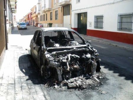 Coche incendiado