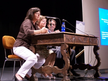 Pilar Sánchez Mulas junto a Juani Jurado y el Dr. Enrique Roche