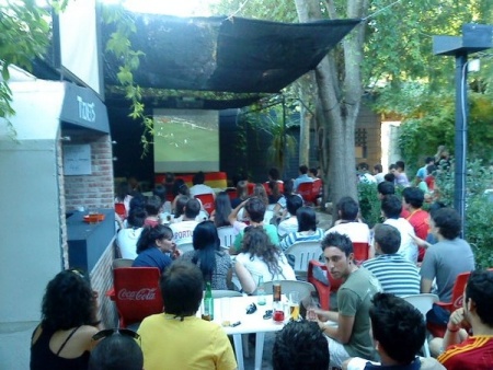 Manzanareños viendo el mundial