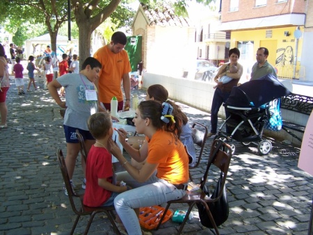 Tren y juegos infantiles