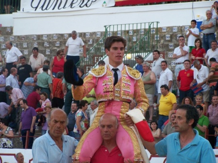 Rubén Pinar, a hombros en Manzanares