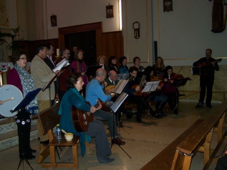 Airén cantando villancicos