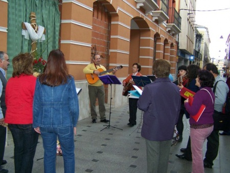 Airén cantando a la Cruz