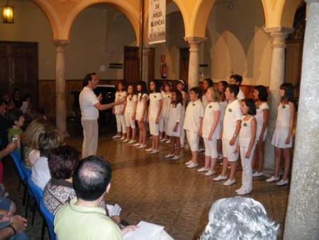 Coro de voces blancas Mansil Nahar