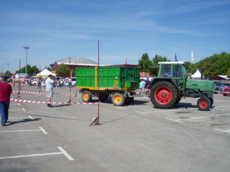 Concurso de habilidad con tractor en FERCAM 2011