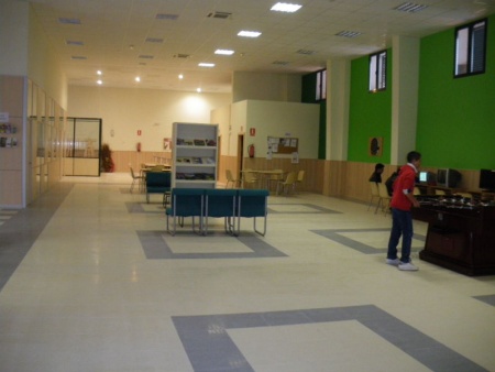 Interior casa de la juventud