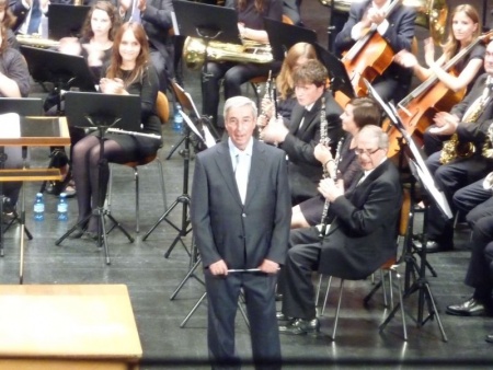 Nieto de Julián Sánchez-Maroto a la dirección de la banda en el concierto homenaje al Maestro