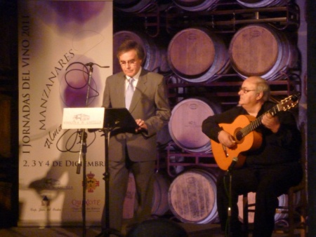 Antonio García de Dionisio recitando poema "El alma del vino"