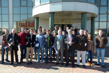 Foto de familia Becarios, empresas y Ayuntamiento