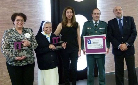 Ganadores premios Mujer 2013 con autoridades