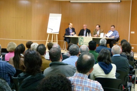 Presentación del libro de Manuel Gallego en el salón de actos de la biblioteca municipal