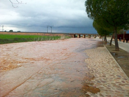 Crecida del Azuer a su paso por los cinco puentes, Manzanares