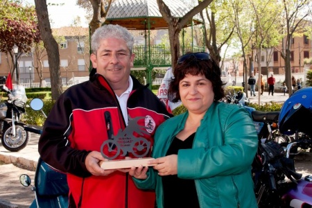 Concejal recibe reconocimiento del Motoclub Brujas