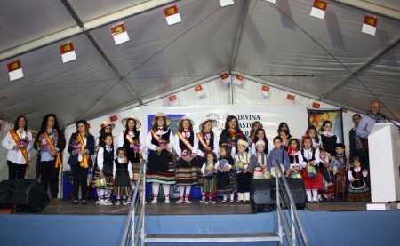 Inauguración de fiestas. Pastoras de Honor 2013 y Pastoras de anteriores ediciones