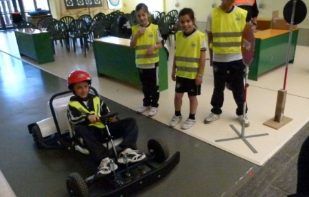 Niños en el circuito de educación vial