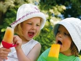 Niñas comiendo helado