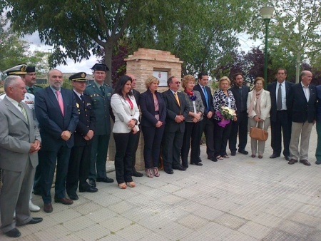 El alcalde de Manzanares, junto al resto de autoridades en el homenaje